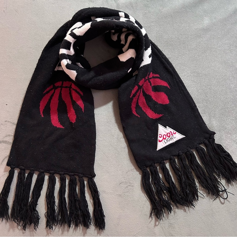 Toronto NBA Raptors’ winter scarf Coor Light
